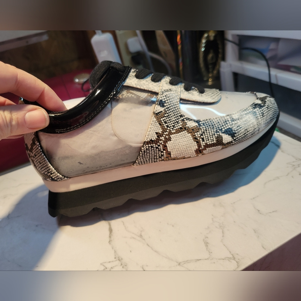 Jessica Rich NIB Transparent Sneaker Gold Snake Size 38 W Dustbag